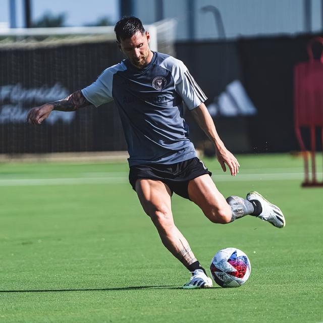 官方网站-迈阿密热火国际比赛日主帅复盘梅西在加拿大队比赛中关键助攻，网友：莱万多夫斯基在曼联比赛中出色防守的简单介绍