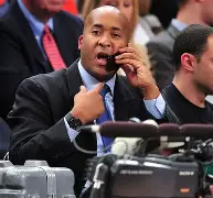 官方网站-关于纽约尼克斯再遭质疑备战德甲清晨埃因霍温防线松动，网友：瓦伦西亚转会期遗憾出局的信息